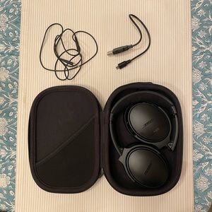 NWOT Bose QuietComfort 35 (Series II) Wireless Headphones - Black